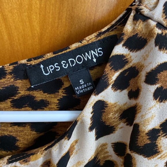 DRESSY ANIMAL PRINT BLOUSE - Picture 3 of 4